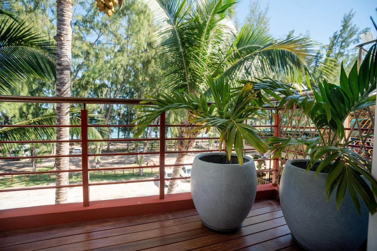 Blue Coral Beachfront Penthouse Flic-en-Flacq Екстериор снимка
