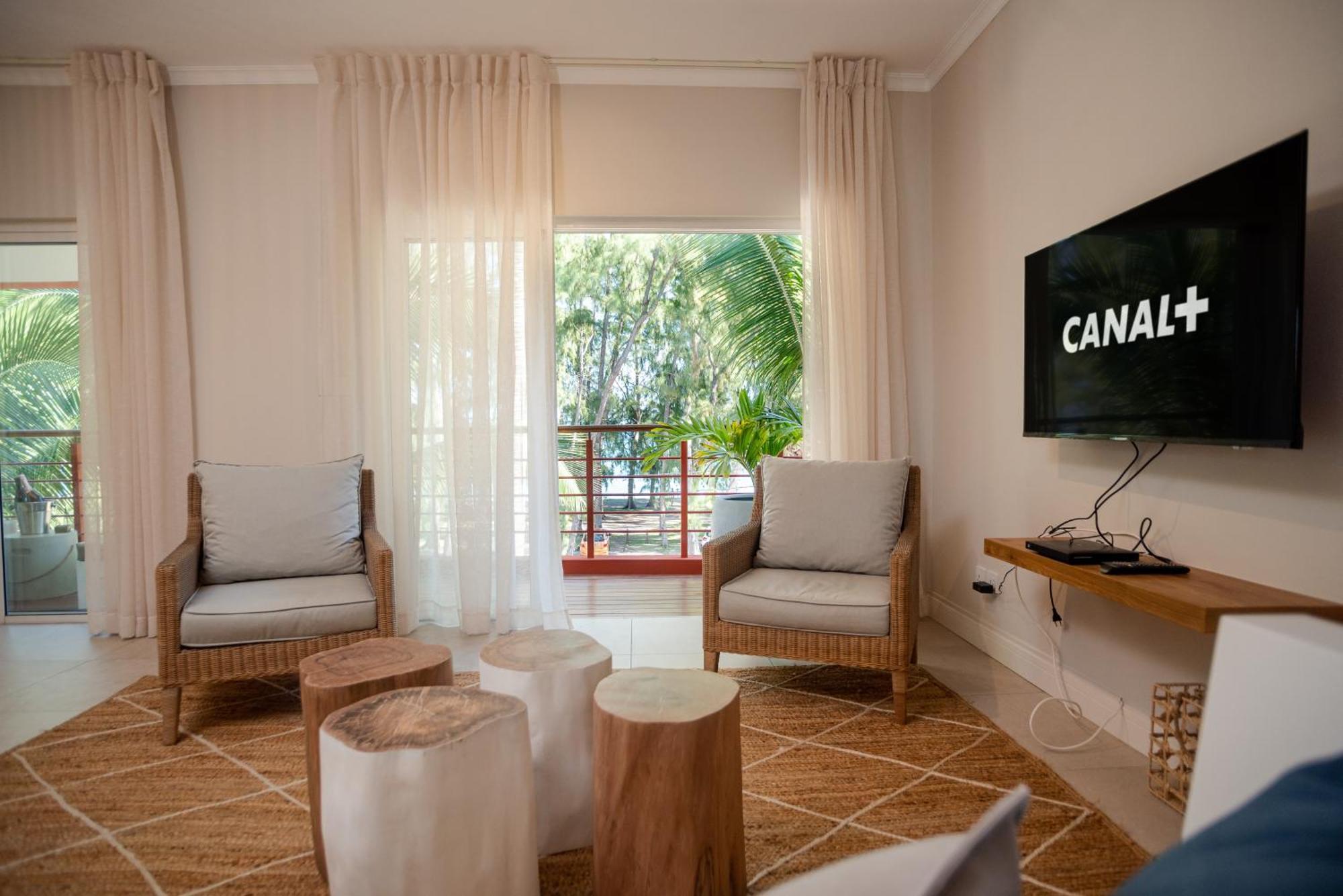 Blue Coral Beachfront Penthouse Flic-en-Flacq Екстериор снимка